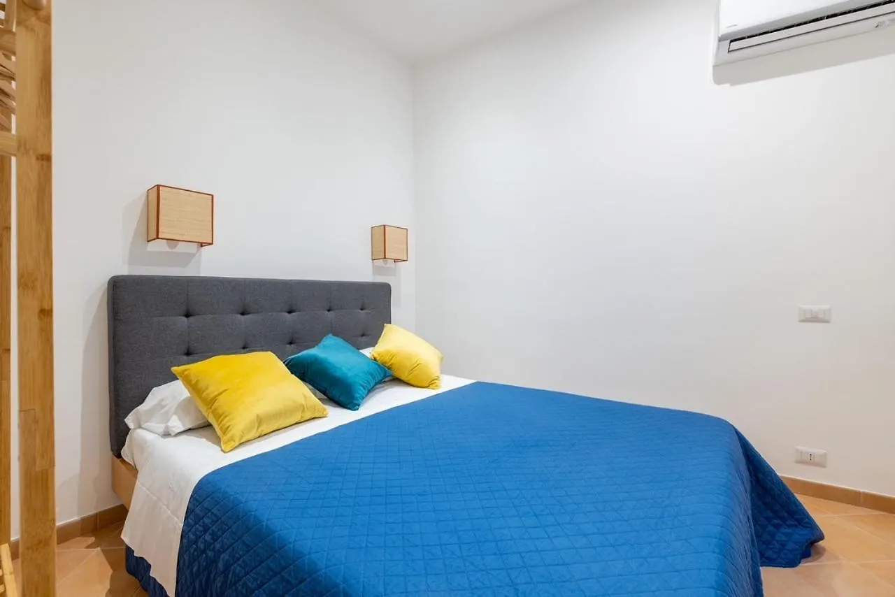 Elle Cavour Apartment contacts